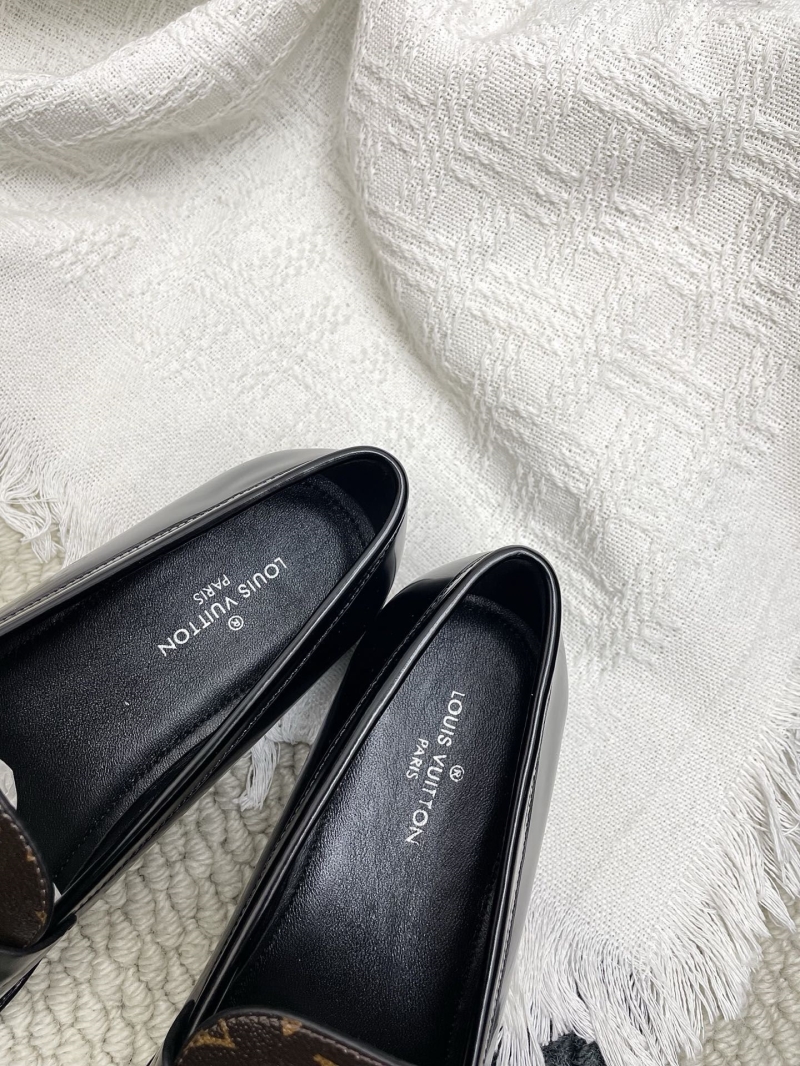 l0vis Vvtt0n loafers